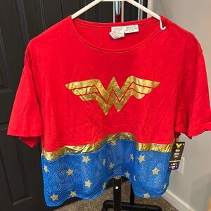 DC Wonder Woman 1/2 shirt woman size x/xl fits up to size 16
